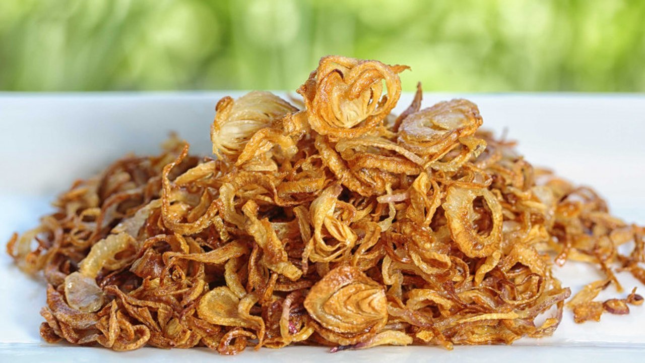 membuat bawang goreng