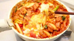 Resep Dakgalbi Ayam Pedas dengan Kelepon Keju Lumer: