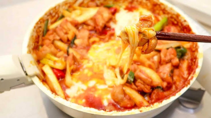 Resep Dakgalbi Ayam Pedas dengan Kelepon Keju Lumer:
